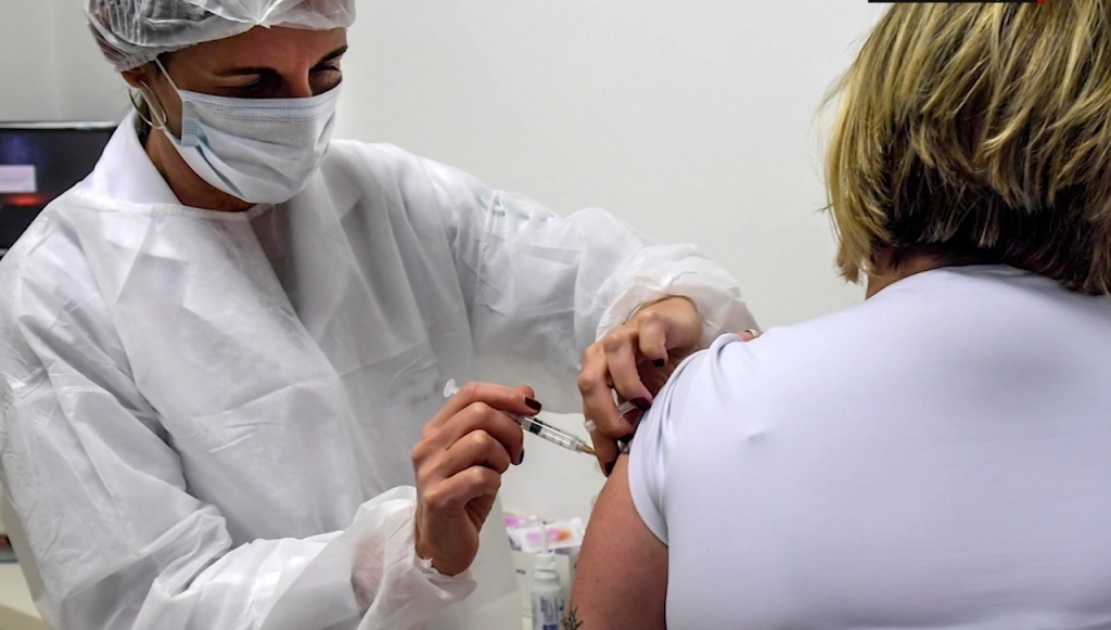 La vacuna contra la influenza protegería del COVID-19, aun en grado mínimo