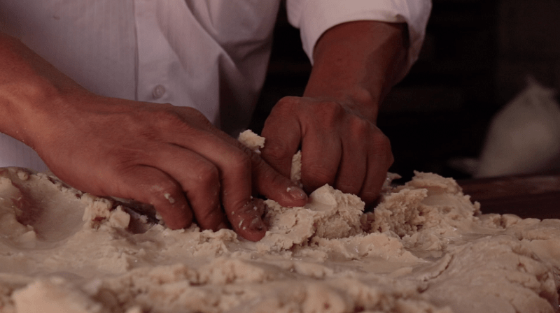 Comparten elaboración de fruta de horno, una tradición mexiquense que endulza el paladar