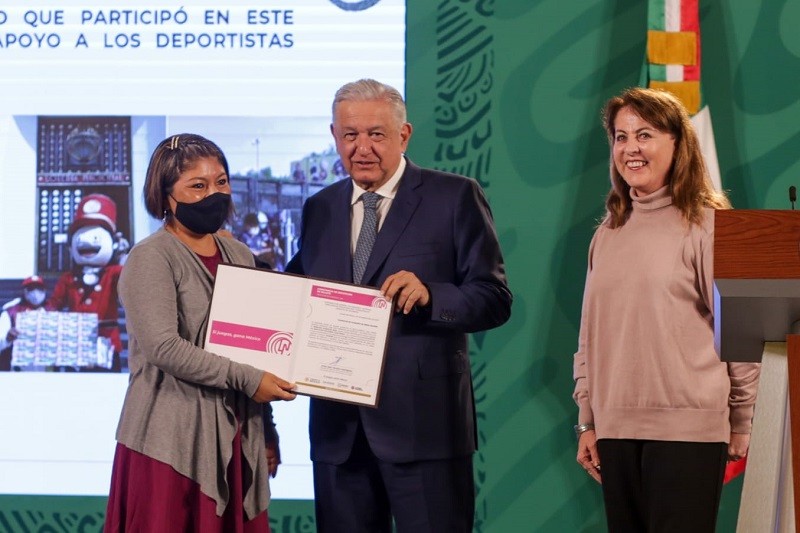 Lotería Nacional e Indep premian a atletas mexicanos