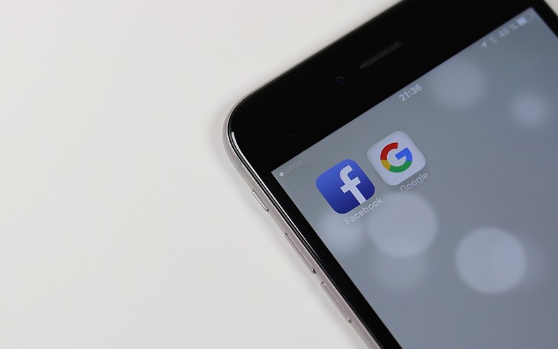 Google y Facebook, multados por infringir libertad de consentimiento con sus cookies
