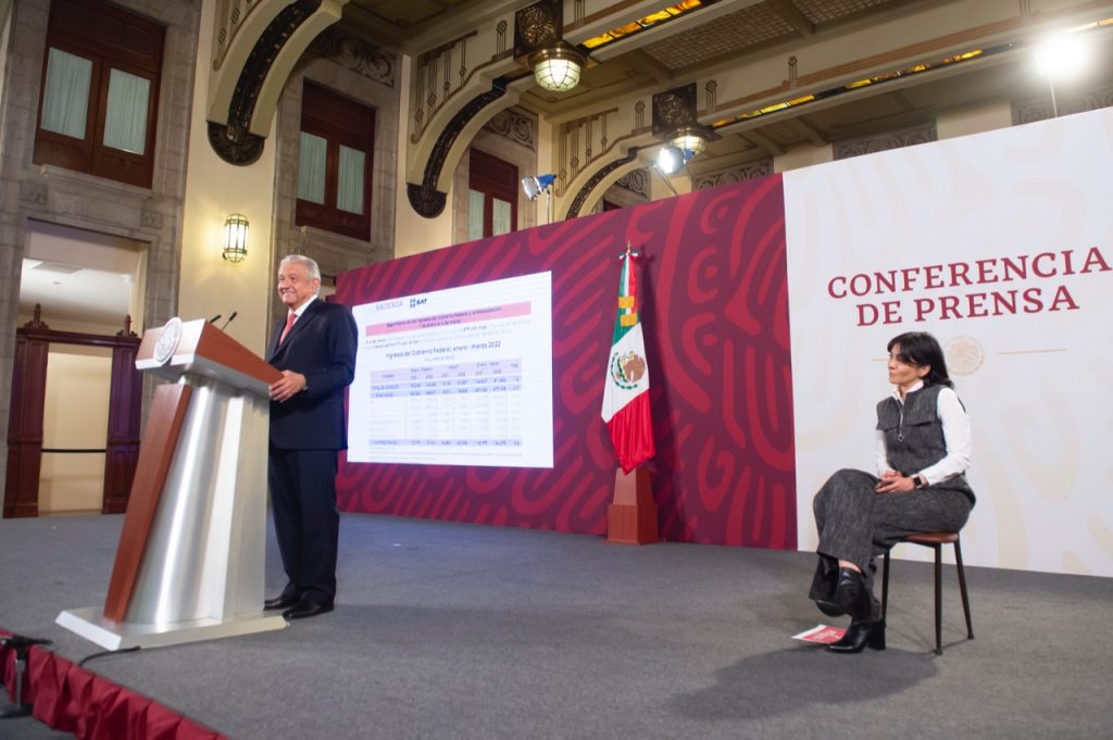 Falsas, notas de Reforma acerca de la CFE y asalto a trenes: Gobierno de México
