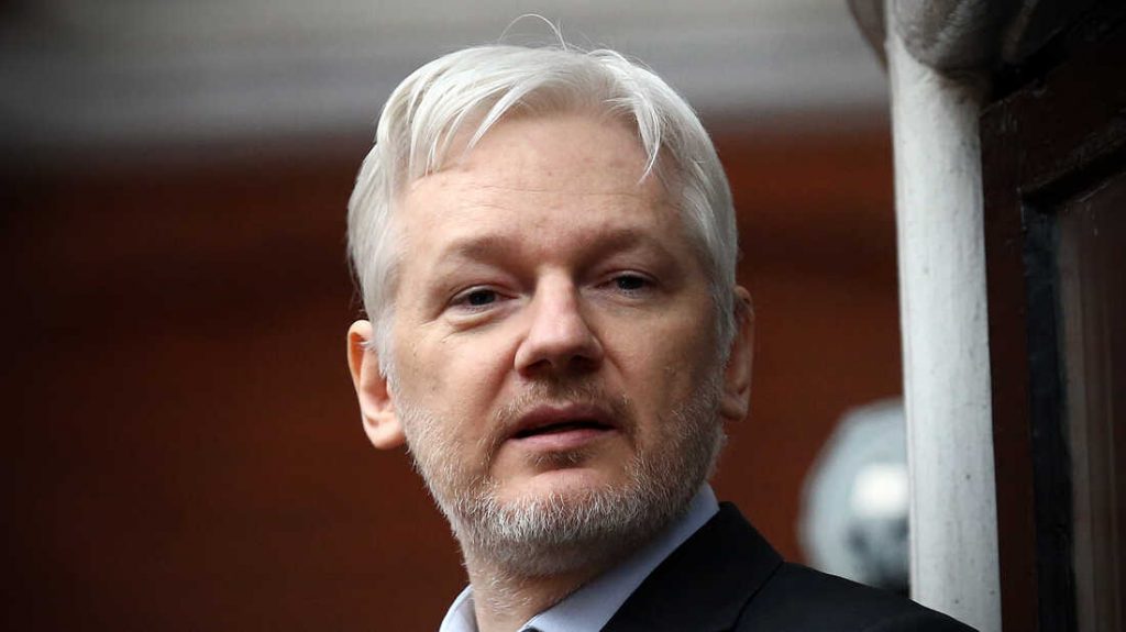 Juez británico aprueba extradición de Julian Assange a Estados Unidos