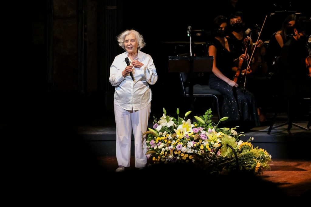 Emotivo homenaje a Elena Poniatowska por sus 90 años