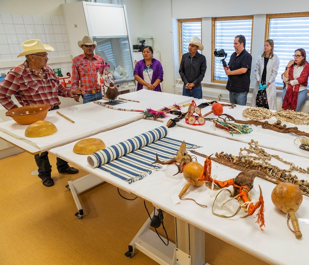 Concreta el Gobierno de México recuperación de objetos rituales de la cultura yaqui ubicados en Suecia