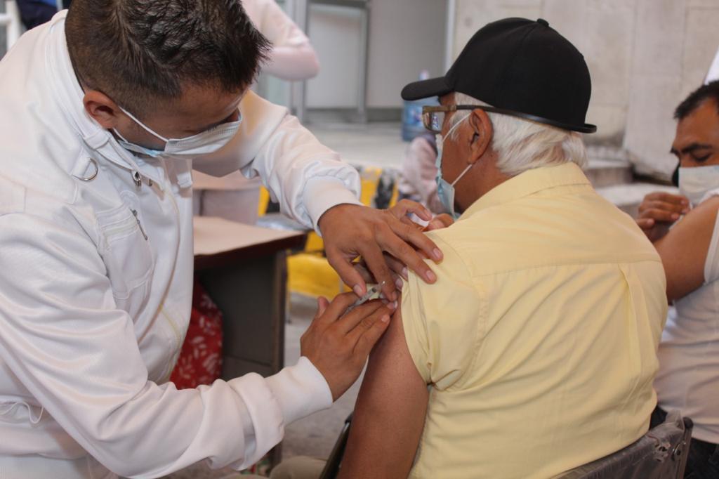 Unidades de Medicina Familiar 20 y 31 del IMSS en la Ciudad de México participan en vacunación contra COVID-19