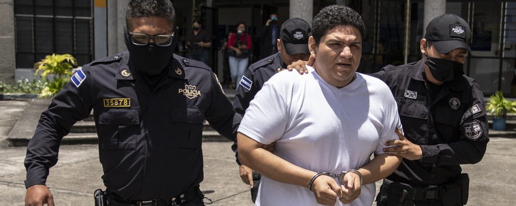 El Salvador: procesan a tuitero Luis Rivas por desacato contra Nayib Bukele