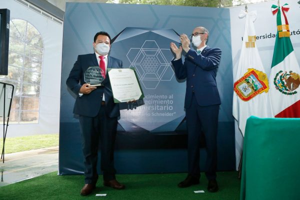 Otorga UAEMéx reconocimiento “Luis Mario Schneider” al alcalde de Tenancingo por incentivar el deporte