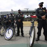 Entrega V. Carranza bicicletas a polícias para reforzar vigilancia en parques y plazas
