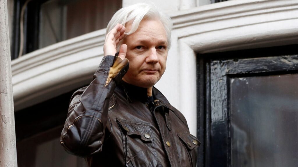 Piden medios detener el enjuiciamiento contra Julian Assange