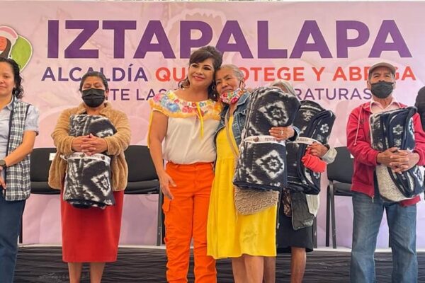 Entrega Iztapalapa cobijas a población vulnerable de la sierra de Santa Catarina