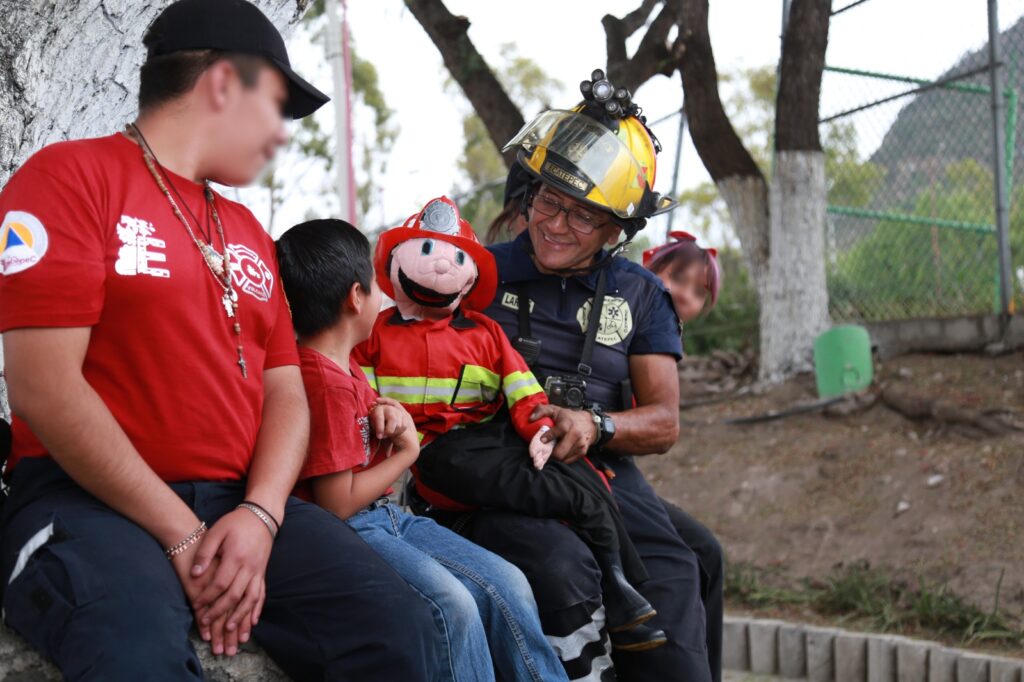 Ecatepec: Bomberman y Vulcanito capacitan a niños para prevenir accidentes en hogares y escuelas
